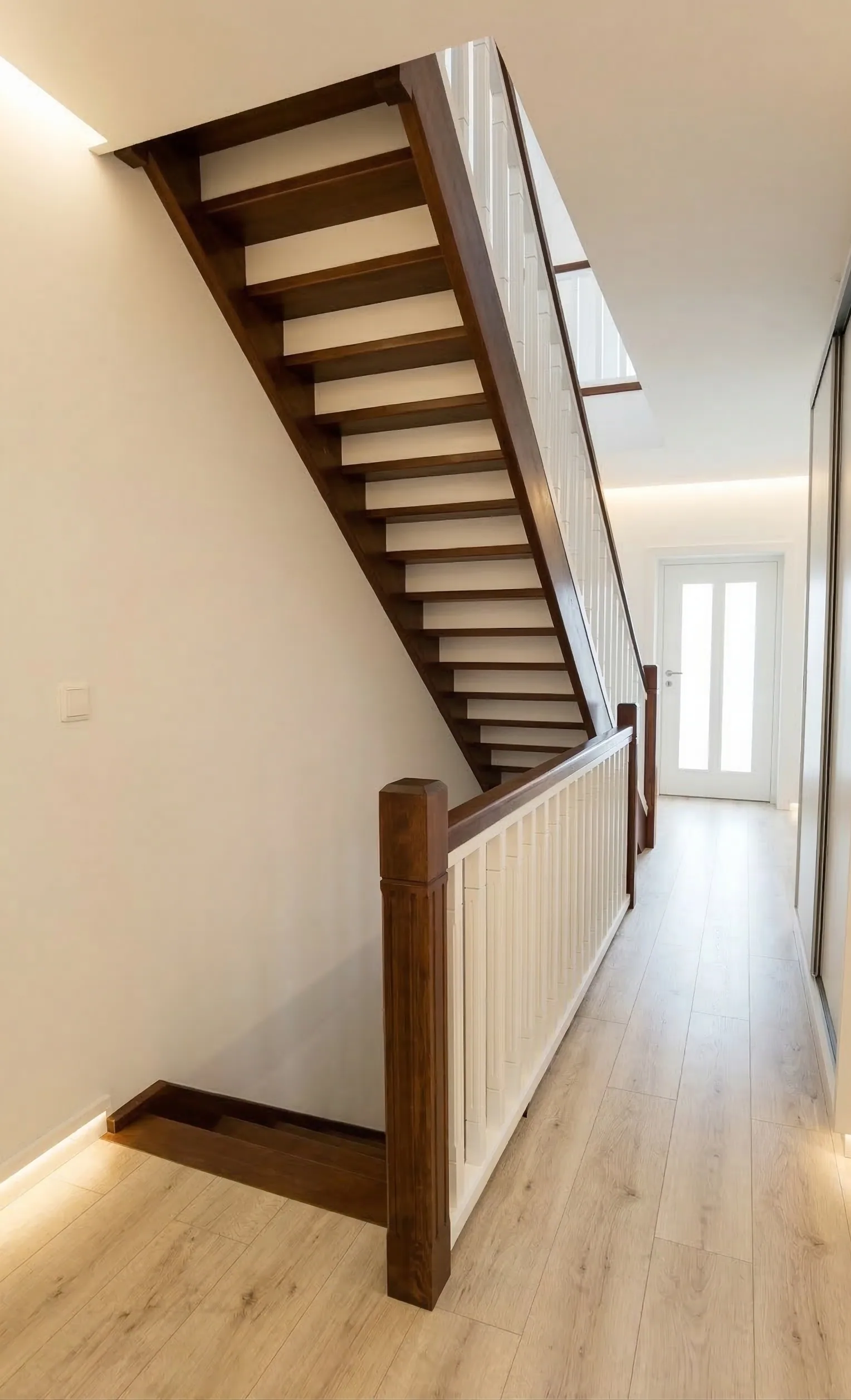 Scara Bela - imagine 2